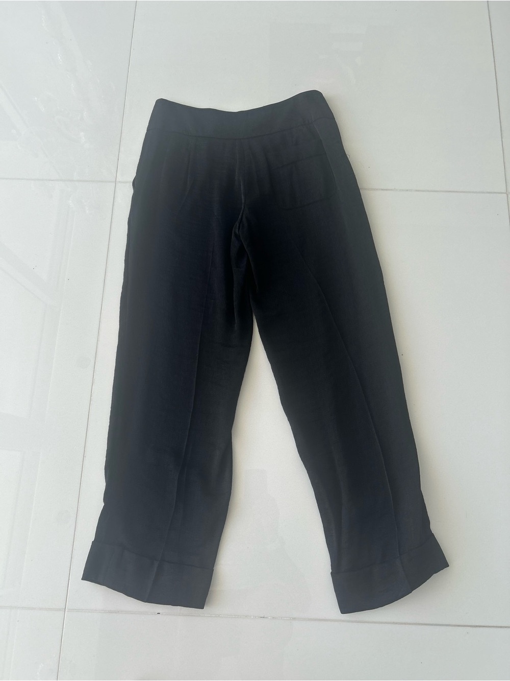 BCBGMaxAzria Black Structured pants with cuff